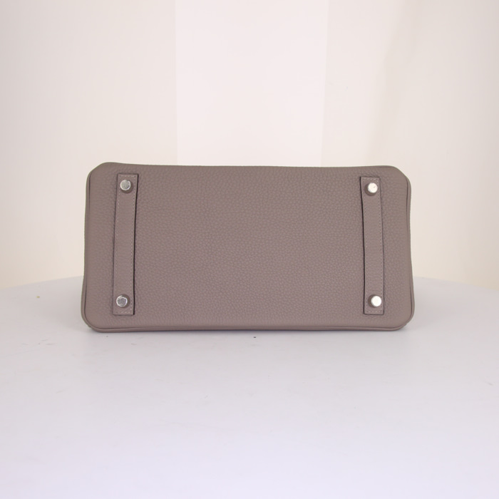 Bolso de mano Hermes Birkin 30 cm en cuero togo gris - Detail D5