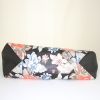 Shopping bag Celine Vertical in pelle nera a fiori - Detail D4 thumbnail