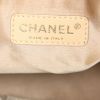 Chanel Petit Shopping handbag in black patent leather - Detail D3 thumbnail
