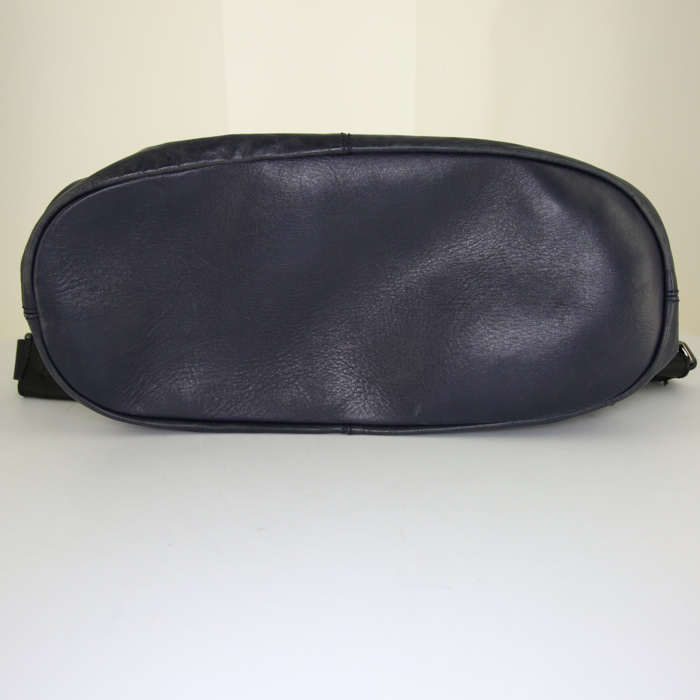 Bolso Givenchy Nightingale en cuero azul - Detail D5