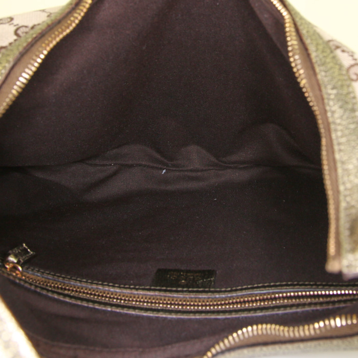 Bolso para llevar al hombro o en la mano Gucci Mors en lona Monogram beige y cuero irisado gris verdoso - Detail D2