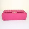 Chanel Timeless jumbo shoulder bag in pink quilted leather - Detail D5 thumbnail