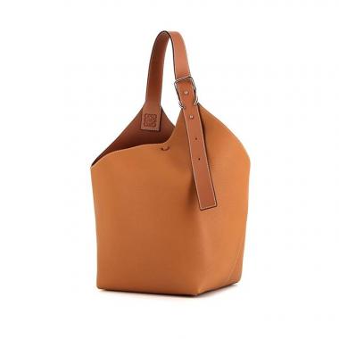 Bolso de mano Loewe en cuero granulado marrón