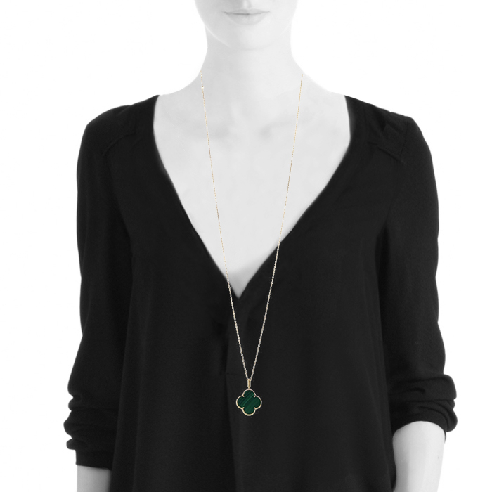 Collier Van Cleef & Arpels Magic Alhambra en or jaune et malachite - Detail D1