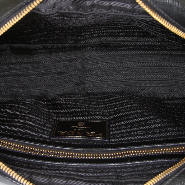 Sac à main Prada Bauletto en cuir saffiano noir - Detail D2