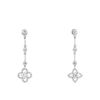 Asymmetric Louis Vuitton earrings in white gold and diamonds - 00pp thumbnail