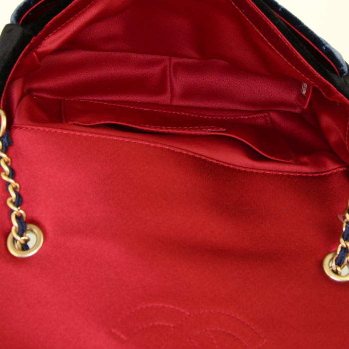 Bolso bandolera Chanel Timeless en terciopelo acolchado tricolor rojo, negro y azul marino - Detail D2