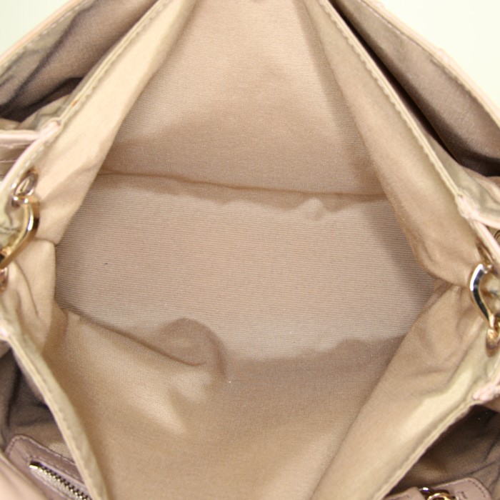 Sac à main Dior New Lock en cuir beige - Detail D2