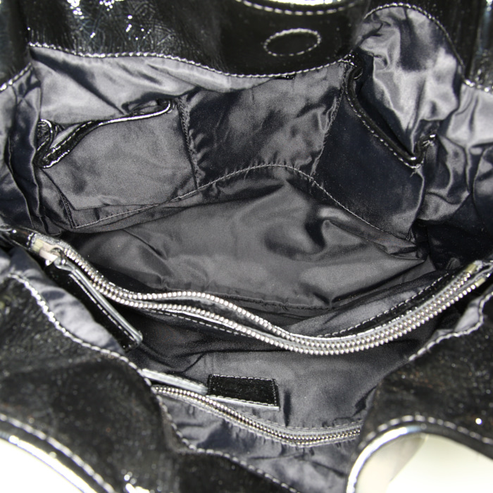 Burberry Victoria shopping bag in grey and white Haymarket canvas and black patent leather - Detail D2