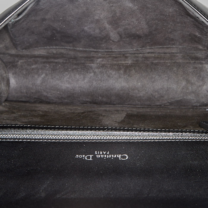 Sac bandoulière Dior Diorama en cuir noir - Detail D4