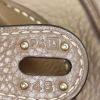 Borsa a spalla Hermès Lindy 34 cm in pelle togo bicolore etoupe e color talpa - Detail D4 thumbnail