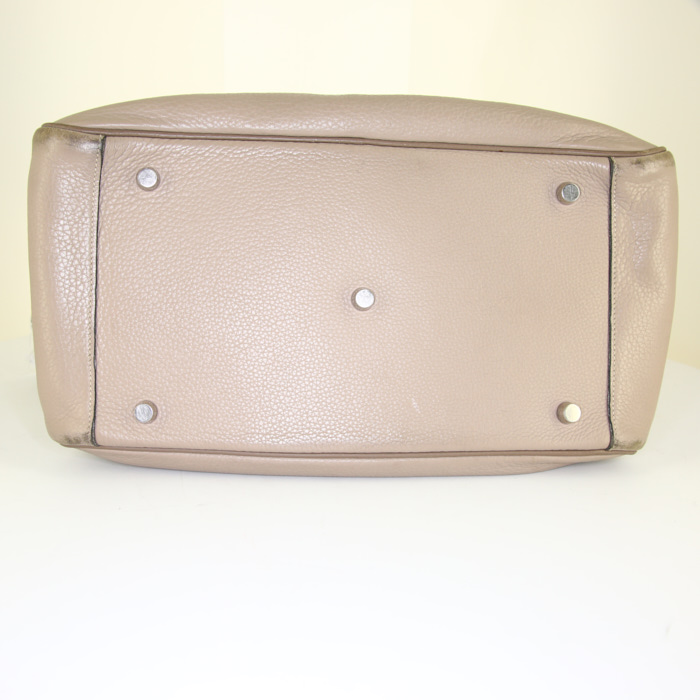 Hermès Lindy 34 cm shoulder bag in etoupe and taupe bicolor togo leather - Detail D5