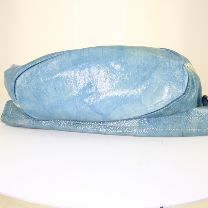 Bolso de mano Givenchy Nightingale modelo grande en charol degradado azul - Detail D5