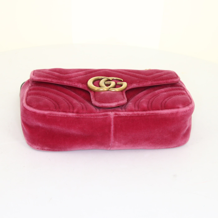 Borsa a tracolla Gucci GG Marmont in velluto trapuntato rosa - Detail D5
