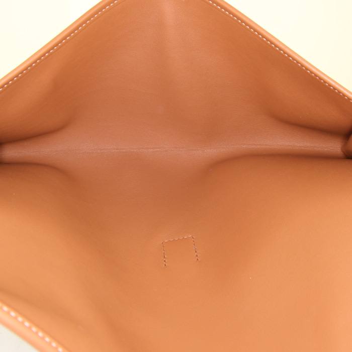 Bolsito de mano Hermes Jige en cuero swift color oro - Detail D2