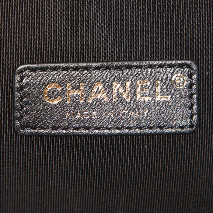 Sac cabas Chanel 31 en cuir matelassé noir - Detail D4