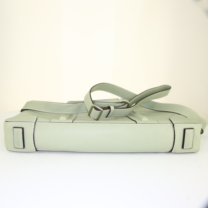 Briefcase in green leather - Detail D5