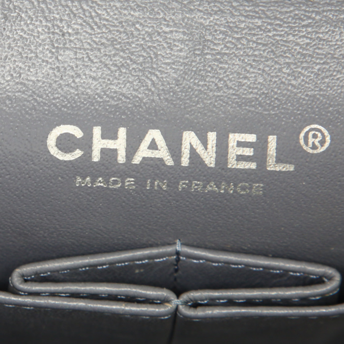 Bolso de mano Chanel Timeless Classic en cuero acolchado parma - Detail D4