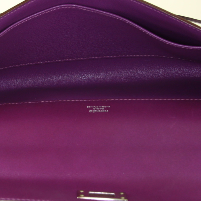 Bolsito de mano Hermès Kelly Cut en cuero box violeta Anemone - Detail D2