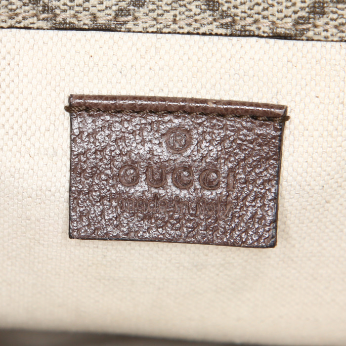 Sac bandoulière Gucci Suprême GG en toile monogram grise et cuir marron - Detail D3