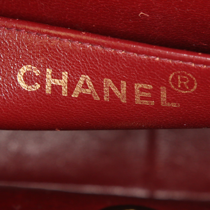 Bolso de mano Chanel Timeless Maxi Jumbo en cuero acolchado negro - Detail D4