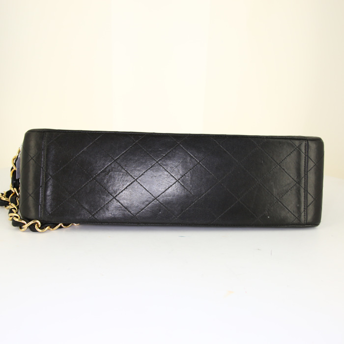 Chanel Timeless Maxi Jumbo handbag in black quilted leather - Detail D5
