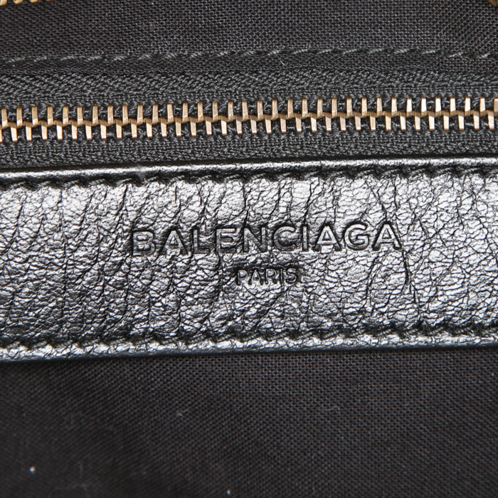 Balenciaga Classic City handbag in black leather - Detail D4