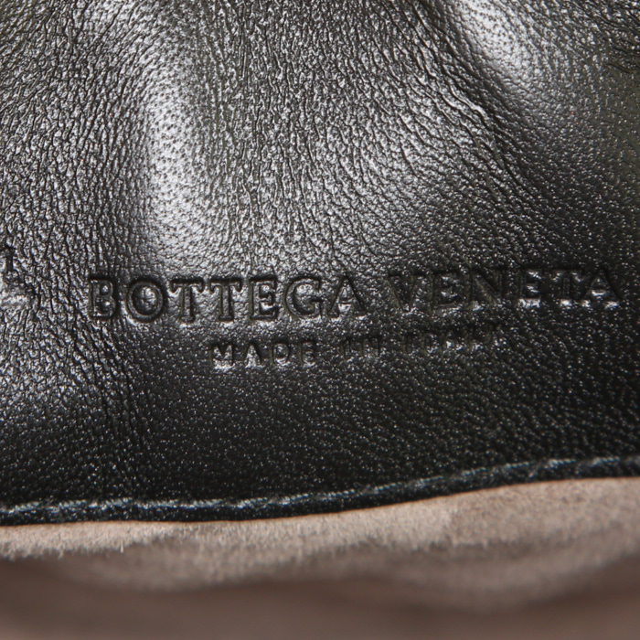 Sac bandoulière Bottega Veneta Olimpia en cuir multicolore noir , violet vert et blanc - Detail D4