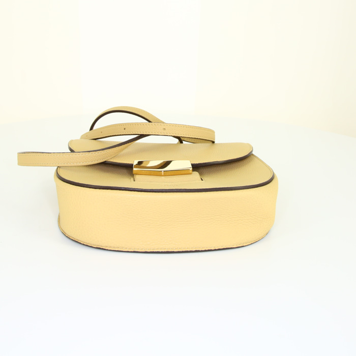 Céline Trotteur small model shoulder bag in yellow grained leather - Detail D4