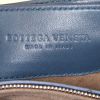 Bolso bandolera Bottega Veneta en cuero trenzado azul - Detail D3 thumbnail