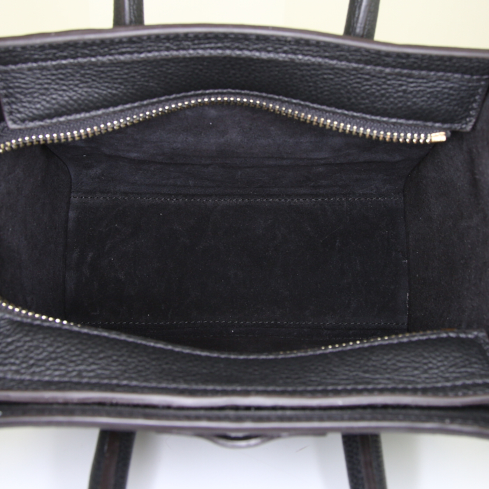 Céline Luggage Nano shoulder bag in black grained leather - Detail D3