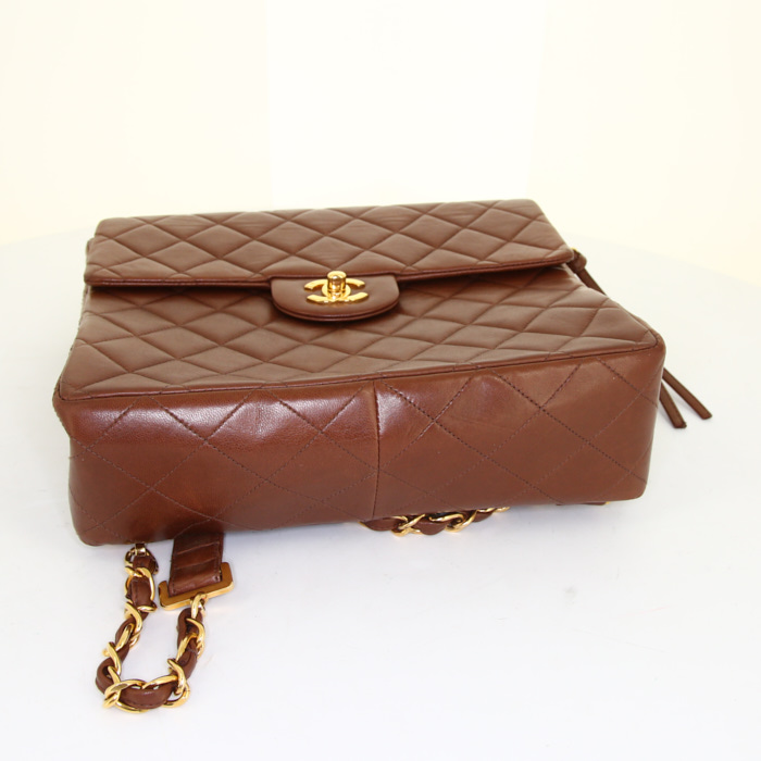 Sac à dos Chanel Vintage en cuir matelassé marron - Detail D4