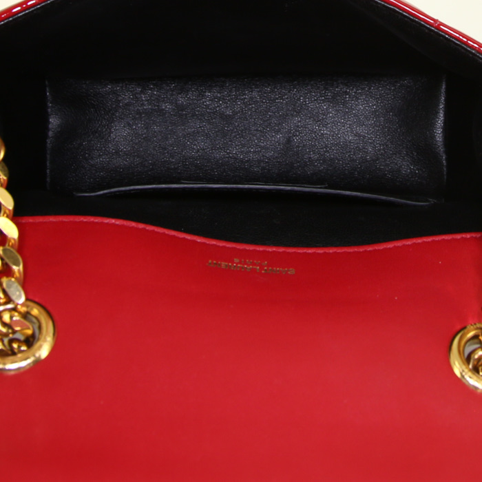 Saint Laurent Vicky shoulder bag in red patent leather - Detail D2