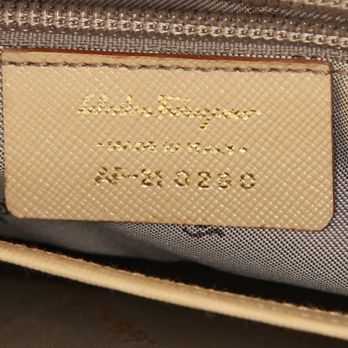 Salvatore Ferragamo handbag in beige leather - Detail D4