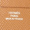 Billetera Hermès en cuero Courchevel color oro - Detail D3 thumbnail