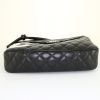 Bolso para llevar al hombro Chanel Cambon en cuero acolchado negro - Detail D4 thumbnail
