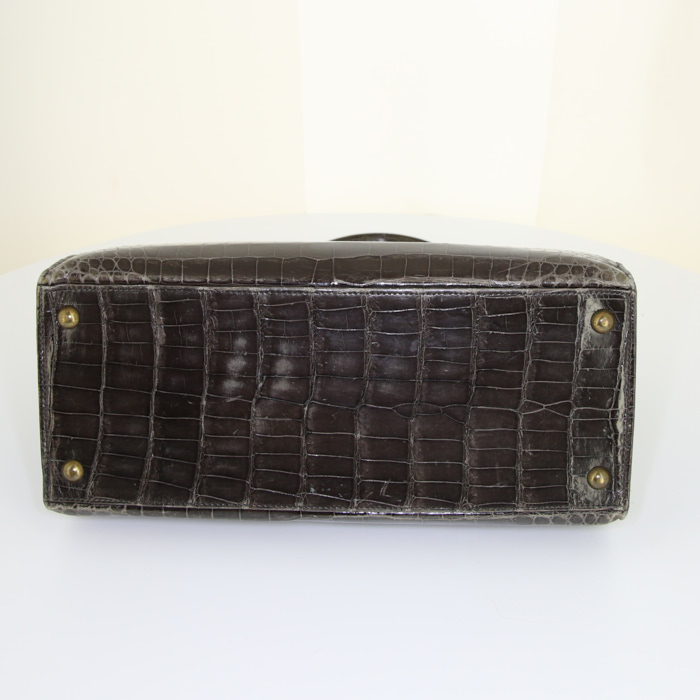 Bolso de mano Hermès Hermes 404 en cocodrilo marrón - Detail D4