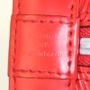Bolso bandolera Louis Vuitton Alma BB en cuero Epi rojo - Detail D4 thumbnail
