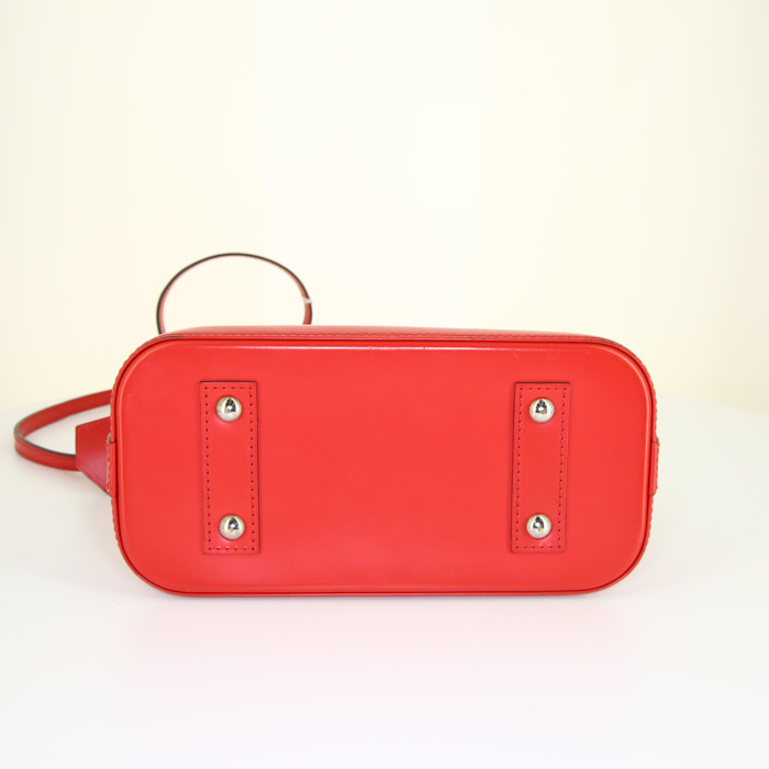 Borsa a tracolla Louis Vuitton Alma BB in pelle Epi rossa - Detail D5