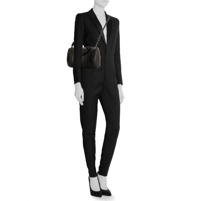 Alexander Wang Rocco bag worn on the shoulder or carried in the hand in black grained leather - Detail D2