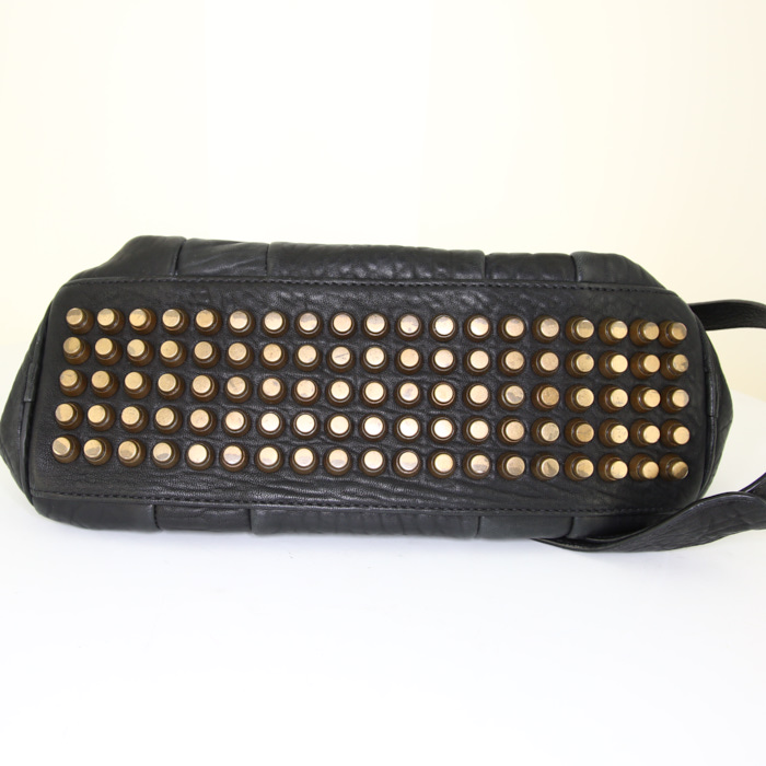 Alexander Wang Rocco bag worn on the shoulder or carried in the hand in black grained leather - Detail D5