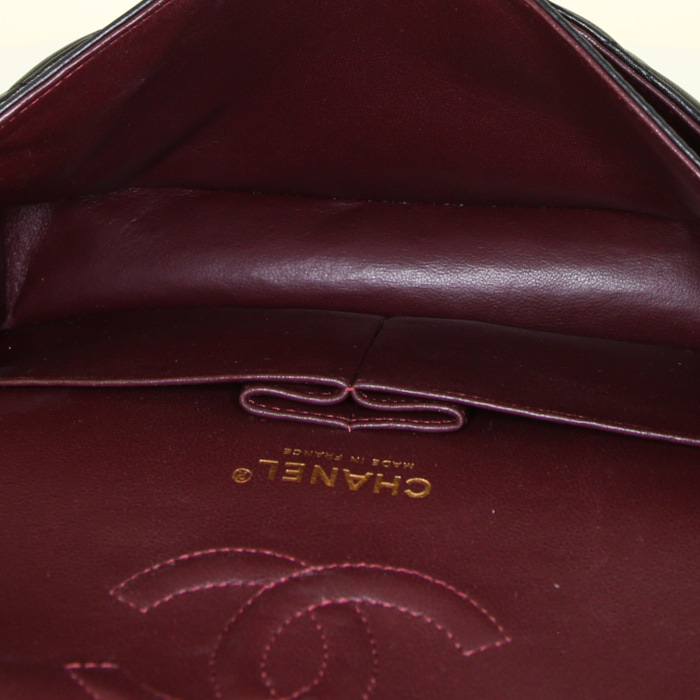 Sac bandoulière Chanel Timeless Classic en cuir matelassé noir - Detail D3