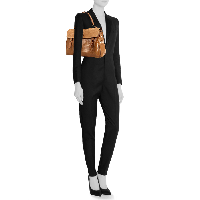 Sac à main Yves Saint Laurent Muse Two grand modèle en cuir verni beige et poulain beige - Detail D1