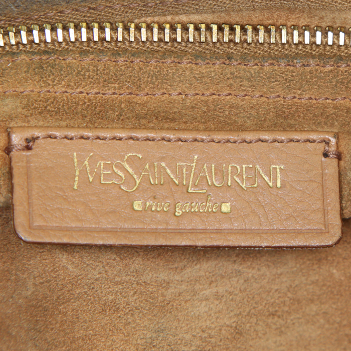 Bolso de mano Yves Saint Laurent Muse Two modelo grande en charol beige y piel de potro beige - Detail D3
