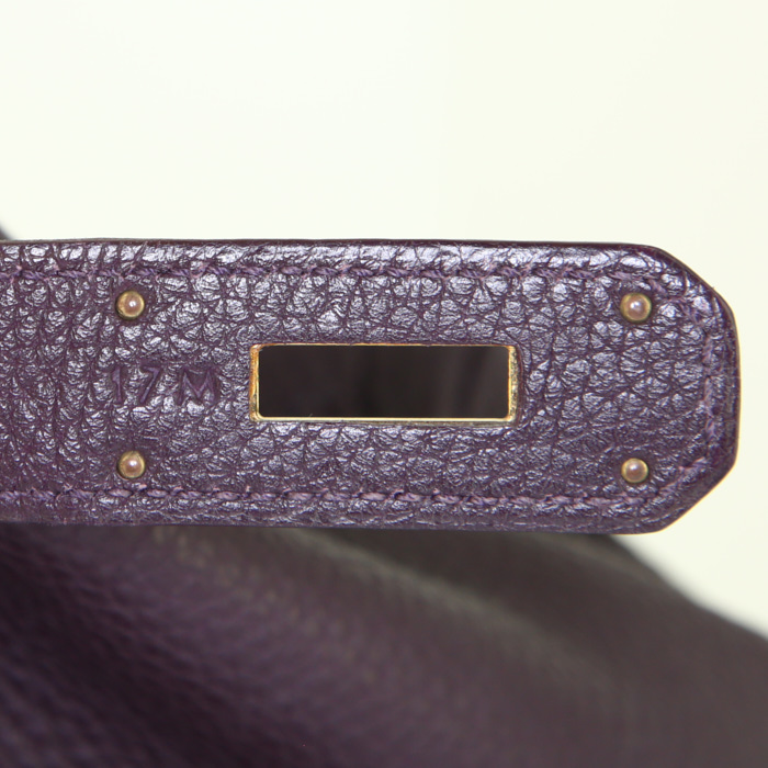 Hermes Kelly 40 cm bag worn on the shoulder or carried in the hand in plum togo leather - Detail D5