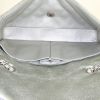 Chanel Baguette shoulder bag in silver quilted leather - Detail D3 thumbnail