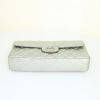 Chanel Baguette shoulder bag in silver quilted leather - Detail D5 thumbnail