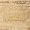 Bolso de mano Chanel Petit Shopping en piel de potro bicolor beige arcilla y marrón y cuero beige - Detail D3 thumbnail