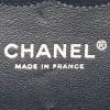 Sac à main Chanel Timeless Classic en cuir grainé matelassé bleu-marine - Detail D4 thumbnail