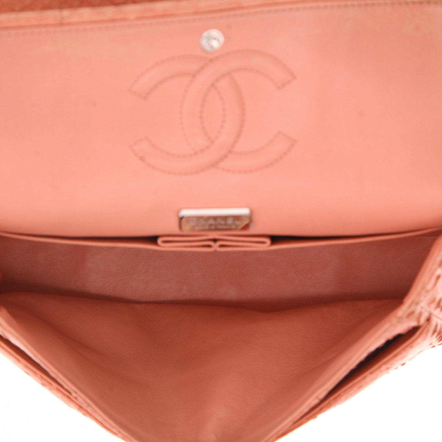 Bolso de mano Chanel  Timeless Classic en piel de pitón color salmón - Detail D3